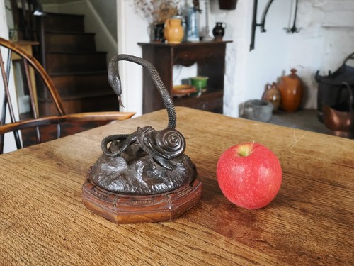 Una scultura unica ferro - una,
