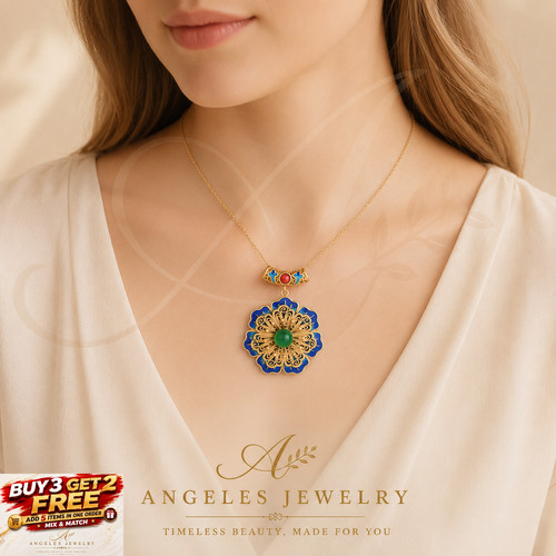 Collana con ciondolo fiore