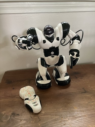 Wowwee robosapien robot - robosapien,