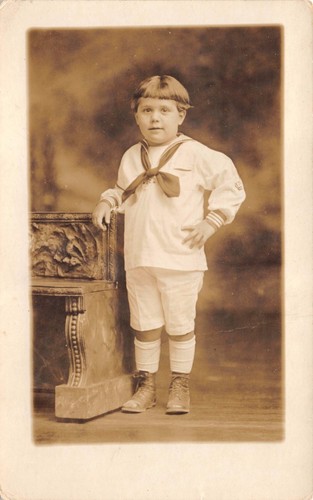 Giovane shild indossando - giovane,