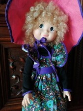 BAMBOLA DAMINA FURGA NUMERATA 20820 ABITI E STIVALI ORIGINALI, BIONDA RICCIA.