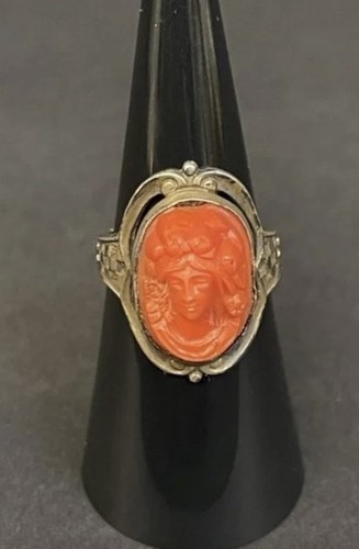 Antico anello cammeo corallo