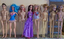 LOTTO  8  BAMBOLE   BARBIE   NON  MATTEL 