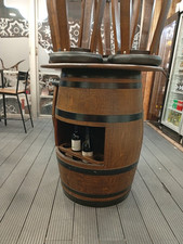 Tavolo bar. Botte e sgabelli in legno dipinti da 200 litri fatto a mano 