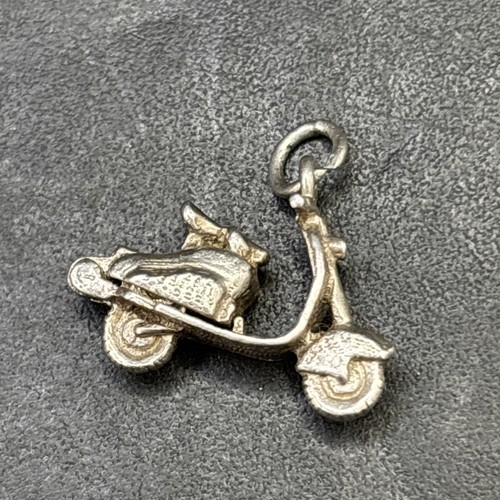 Lambretta vespa scooter - scooter, charm