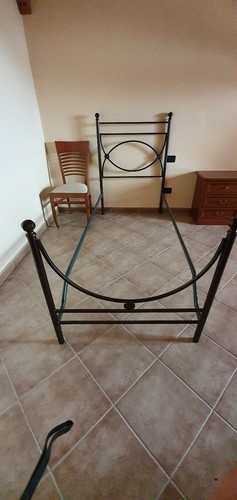 Letto singolo con - testiera, e