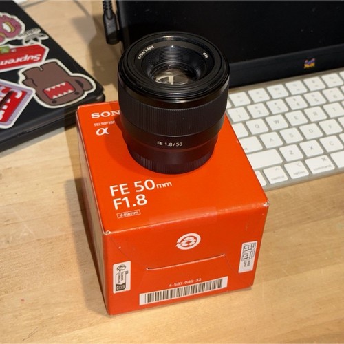 Sony 1 8 attacco - mm, f/1.8