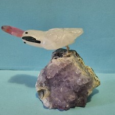 Pappagallo in pietre dure naturali semipreziose uccello su base di ametista
