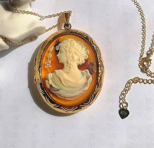 Collana medaglione ritratto