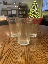 Bicchiere in vetro a costine