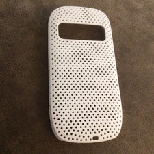 Custodia protettiva bianca traforata per telefoni Nokia C7-00