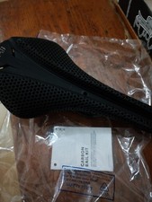 Sella Fizik Antares R1 Versus Evo Adaptive Black 140