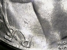 100 LIRE 1978 ERRORE - LINEE IN RILIEVO A DESTRA DEL COLLO AL DRITTO [Y091]