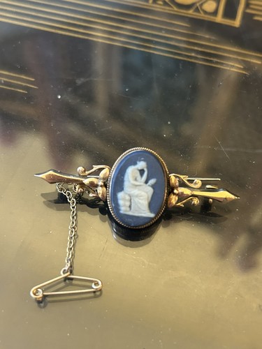 Wedgwood jasper brooch - jasper,