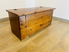 baule cassapanca in legno di pino  arte povera