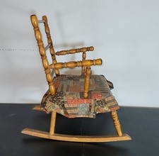 Sedia a dondolo coloniale in