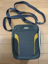 Borsa a tracolla collaborazione Tumi Ducati