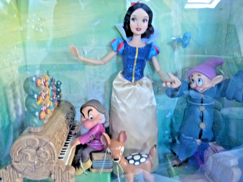 Disney store snow white dance - snow, white-