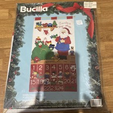Bucilla Calendario dell'Avvento Vintage in Feltro Officina Babbo Natale