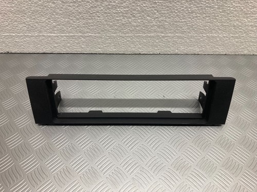 Cornice adattatore radio