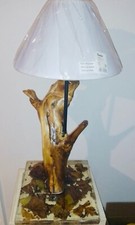 Lampada da tavolo in legno e
