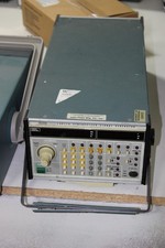 FLUKE 6011A    Synthesized