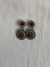 Orecchini pendenti da donna, in metallo, con pietre e diamanti colore rosso