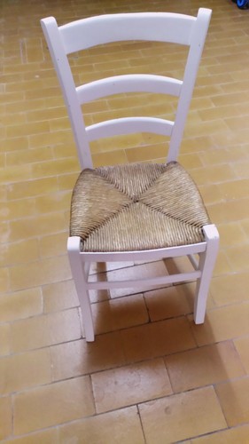 Sedia vecchia seduta - seduta, paglia