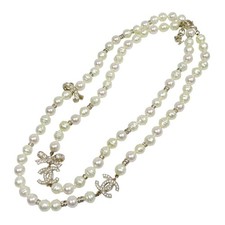 Collana lunga di perle per