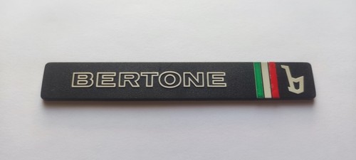 Placchetta badge scritta - placchetta,