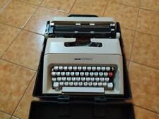 Macchina da Scrivere Vintage  Olivetti Lettera 32 Con Custodia