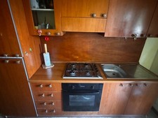 cucina completa, compresa di fornelli,forno,lavabo,frigorifero e congelatore,