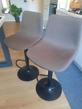 Coppia di sgabelli regolabili