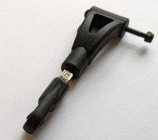 Braccio sospensione superiore anteriore Hobao Hyper 7 e 7.5. Sinistro o destro con bulloni di fissaggio