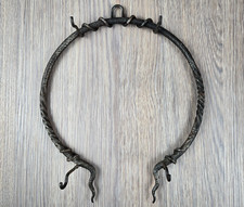 Antico gancio da parete gotico