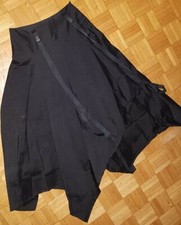 gonna a ruota nera asimmetrica