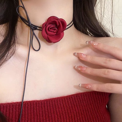 Collana con forma cravatta - con,