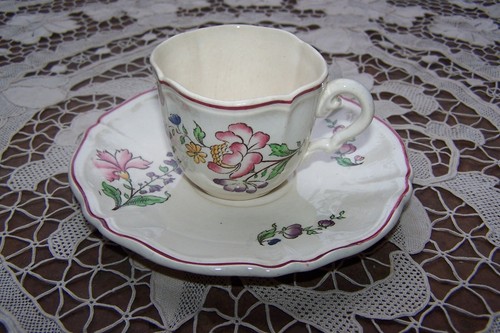 Ancienne tasse sous - tasse,