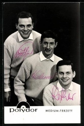 Tre cantanti del terzetto - i,