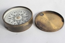 Vecchia bussola da viaggio