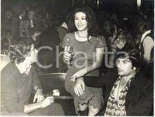 1970 ca ITALIA CINEMA - Edwige FENECH George HILTON Franco BREL a un party *Foto