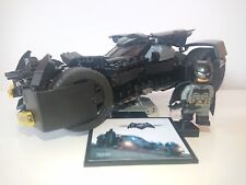 Custom LEGO 76045 BATMOBILE, BATMAN Minifigure & STAND/DISPLAY  - DETTAGLIATO