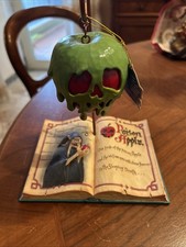 Snowhite Statue Poisoned Apple