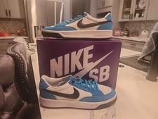 NEW IN BOX Size 11  Nike