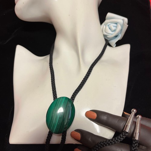 Collana vintage con cravatta