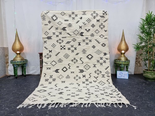 Tappeto marocchino fatto - , a