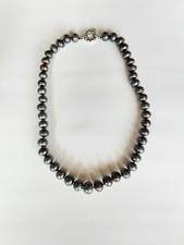 Collana di perle grigie grande