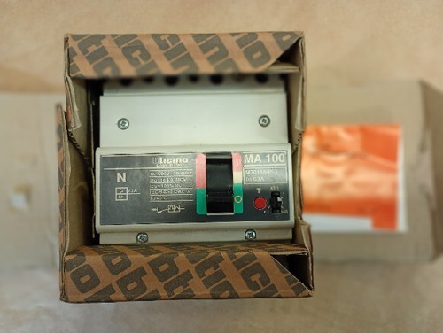Interruttore magnetotermico