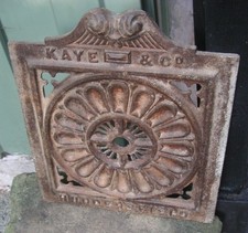 Antica parete in ghisa foro