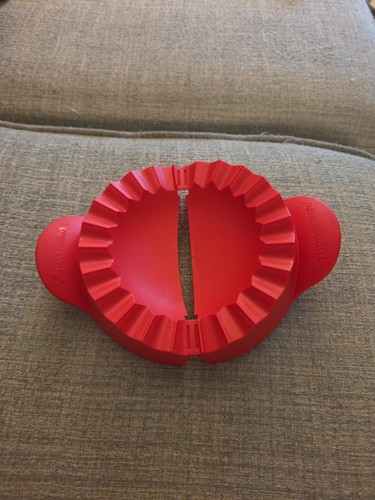Tupperware red pie press mezzo - red,
